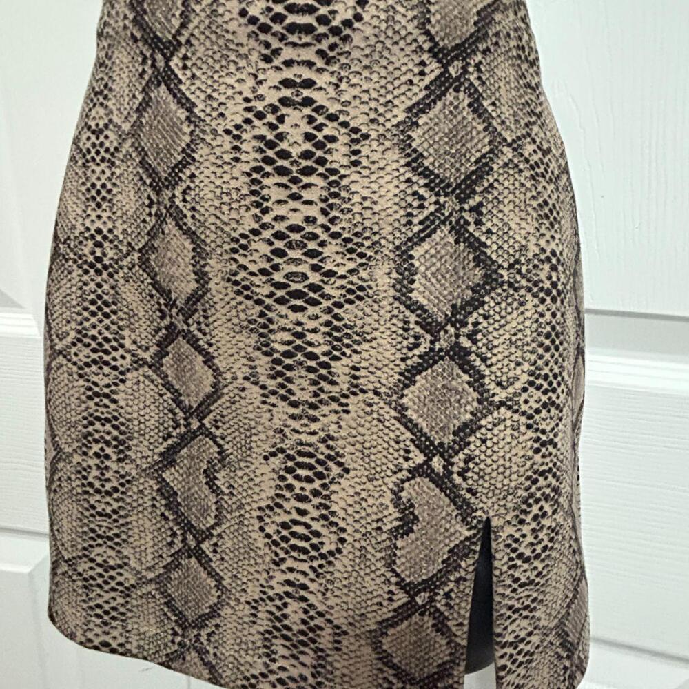 Shein snake pattern mini skirt with side slit.